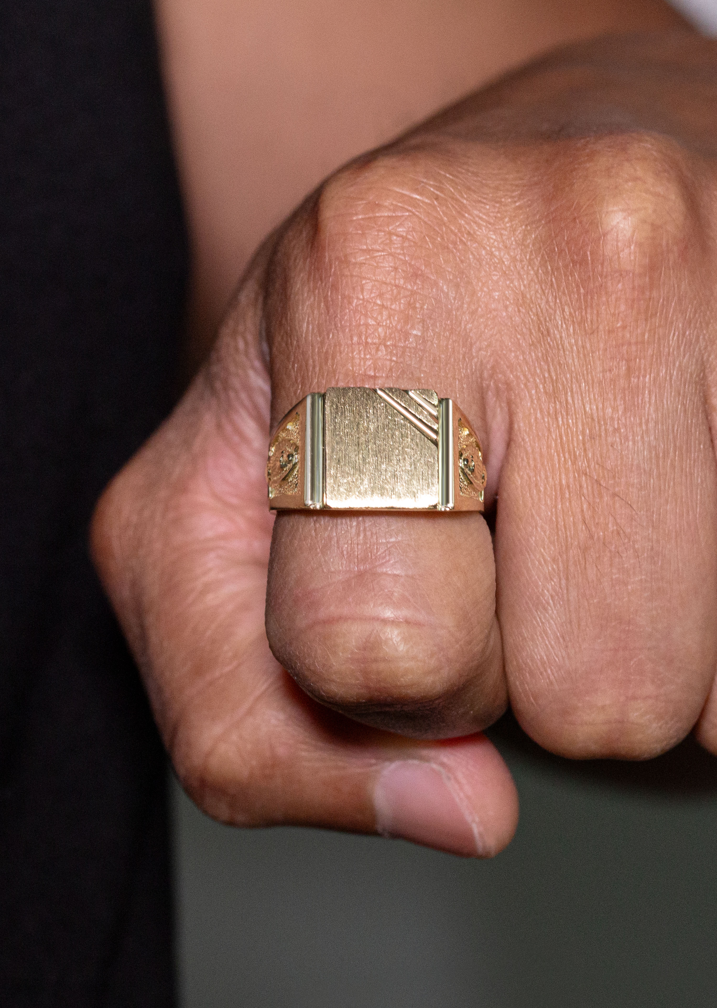 Mens Virgin Mary Signet Ring - 10K Gold | 6 Grams - Image 4